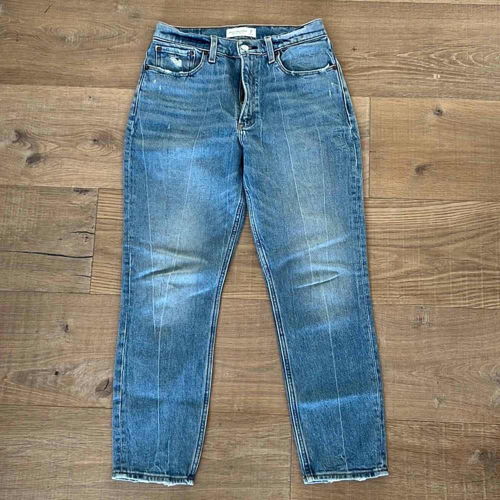 Abercrombie & Fitch High Rise Mom Jean 28/6R